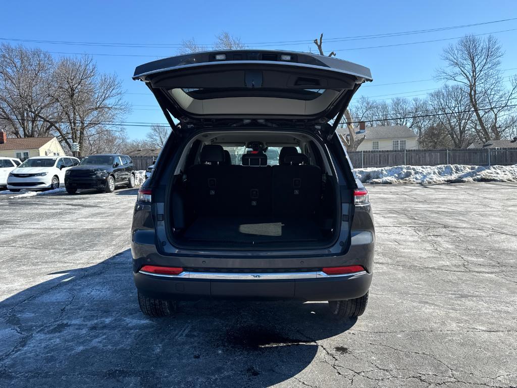 used 2022 Jeep Grand Cherokee car, priced at $33,988