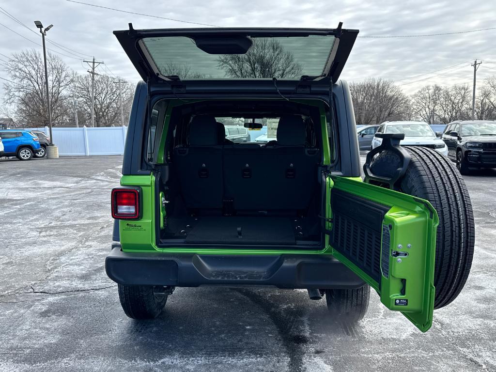 new 2025 Jeep Wrangler car, priced at $46,075