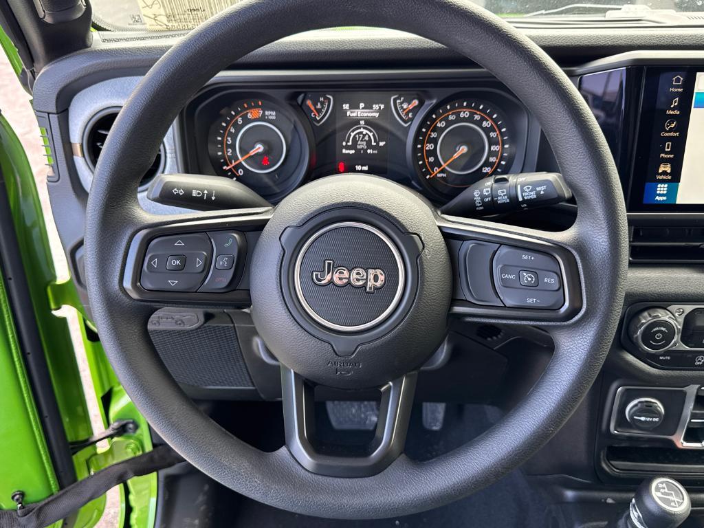 new 2025 Jeep Wrangler car, priced at $46,075