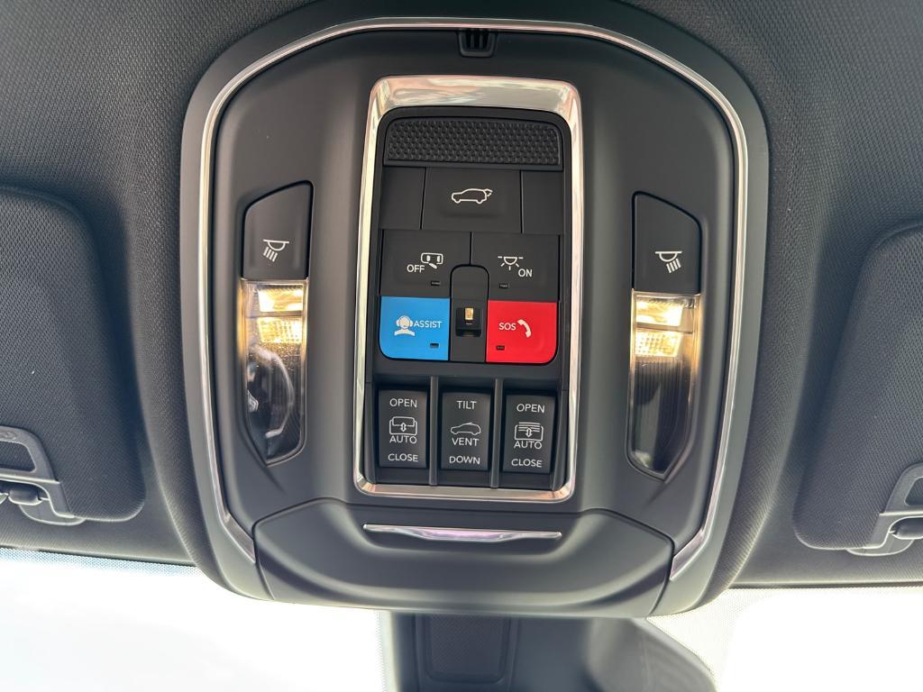 new 2025 Jeep Grand Cherokee car, priced at $42,988