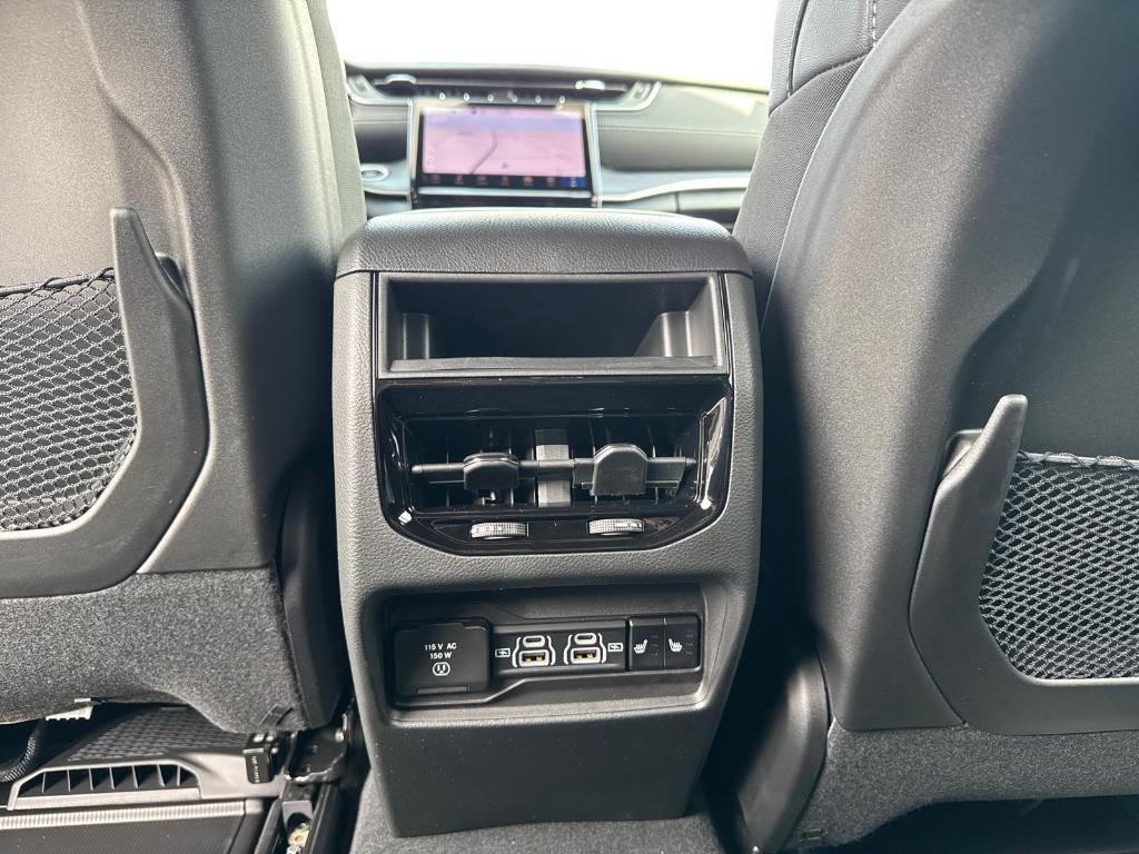 new 2025 Jeep Grand Cherokee car, priced at $52,340