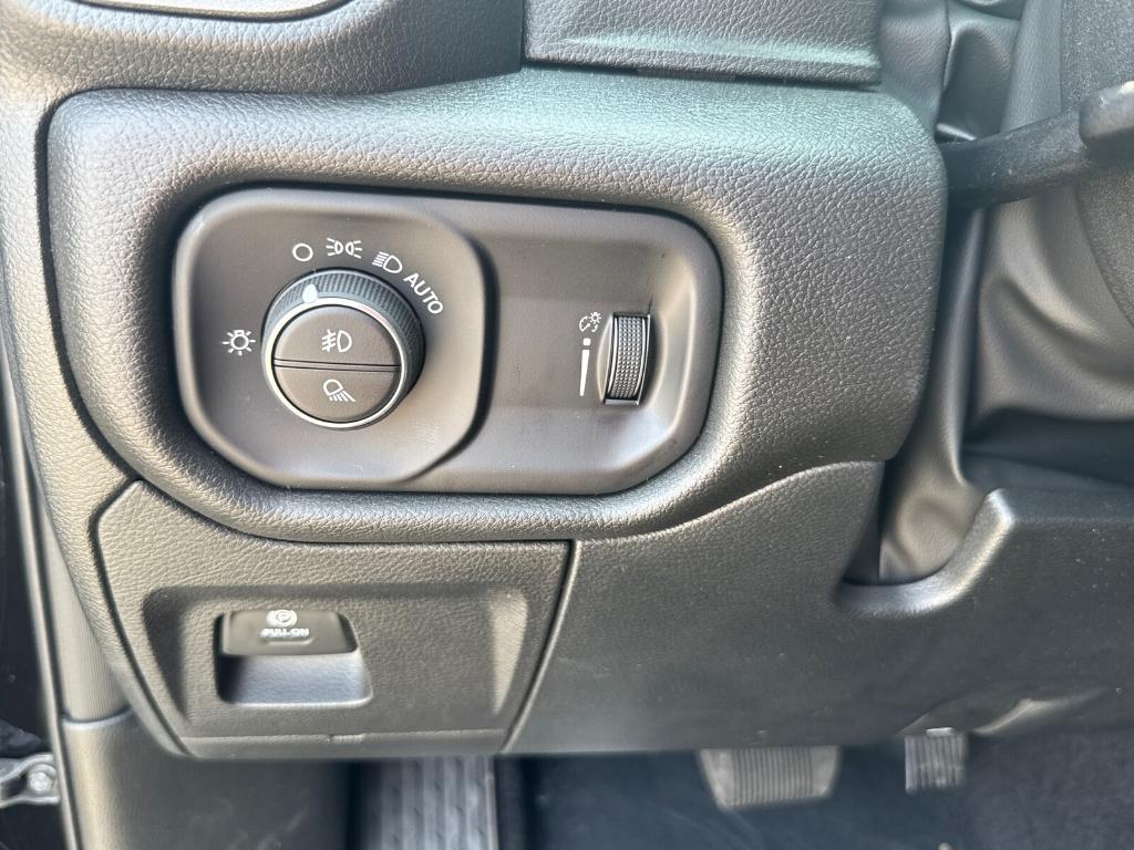 new 2025 Ram 1500 car, priced at $39,993
