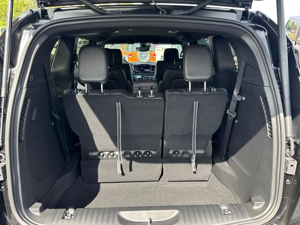 new 2026 Chrysler Pacifica car, priced at $38,988