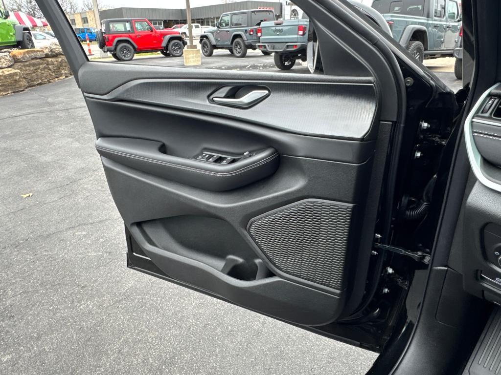 new 2025 Jeep Grand Cherokee L car, priced at $38,988
