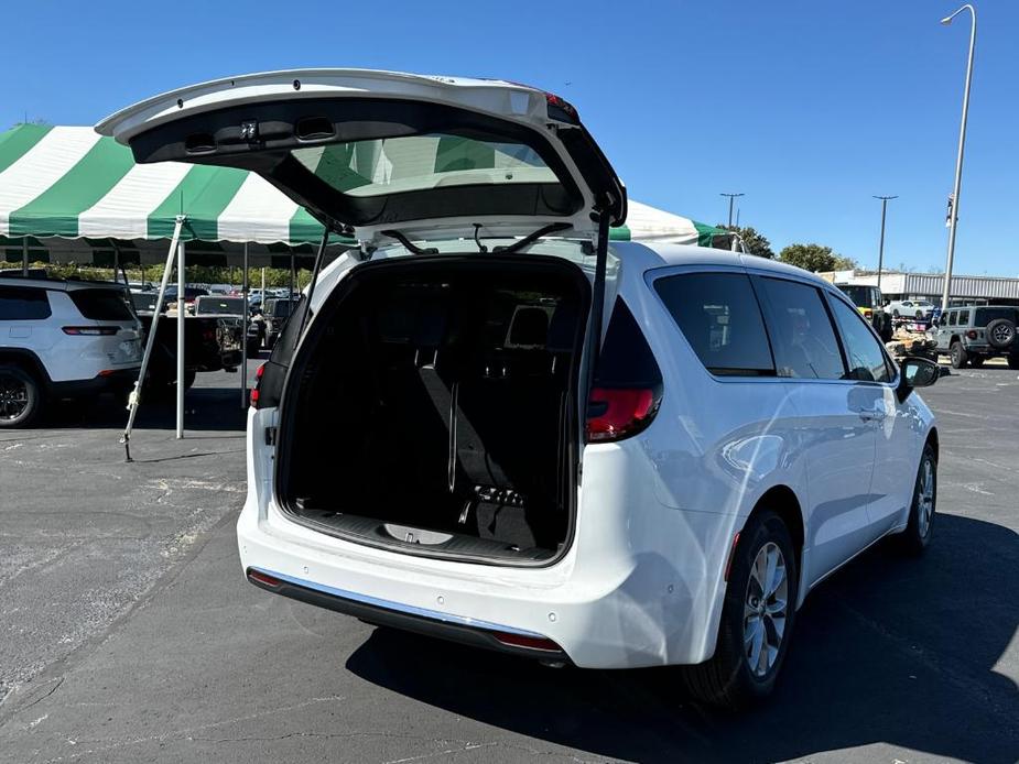 new 2025 Chrysler Pacifica car, priced at $38,988