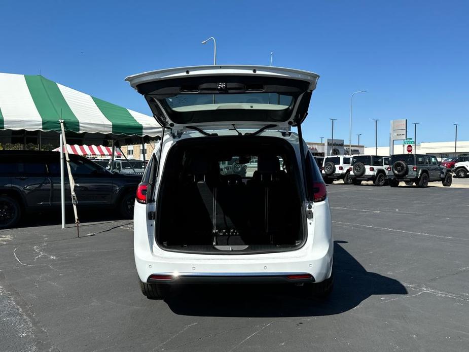 new 2025 Chrysler Pacifica car, priced at $38,988