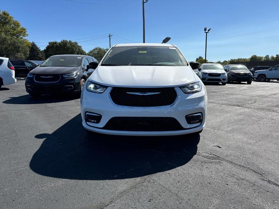 new 2025 Chrysler Pacifica car, priced at $38,988