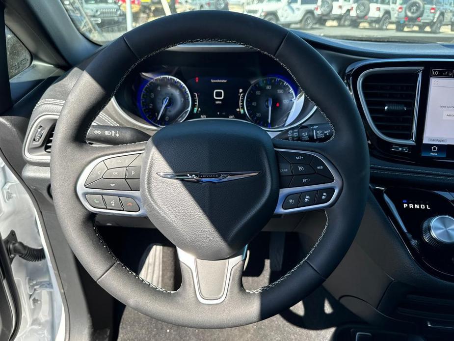 new 2025 Chrysler Pacifica car, priced at $38,988