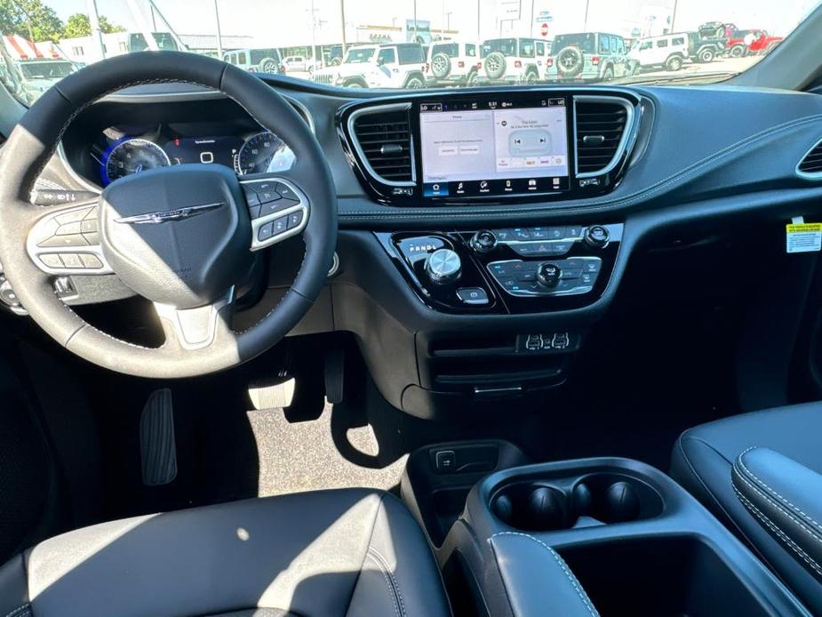 new 2025 Chrysler Pacifica car, priced at $38,988