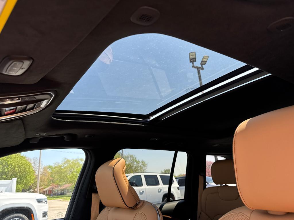 new 2025 Jeep Grand Cherokee car, priced at $59,988