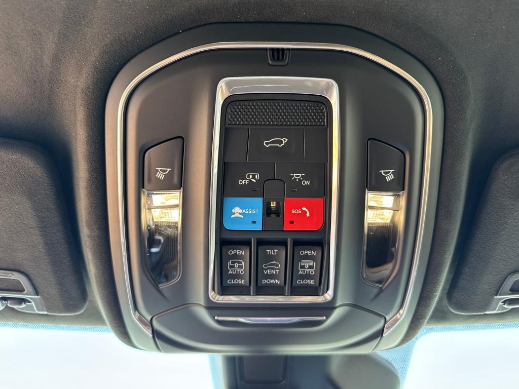 new 2025 Jeep Grand Cherokee car, priced at $57,988