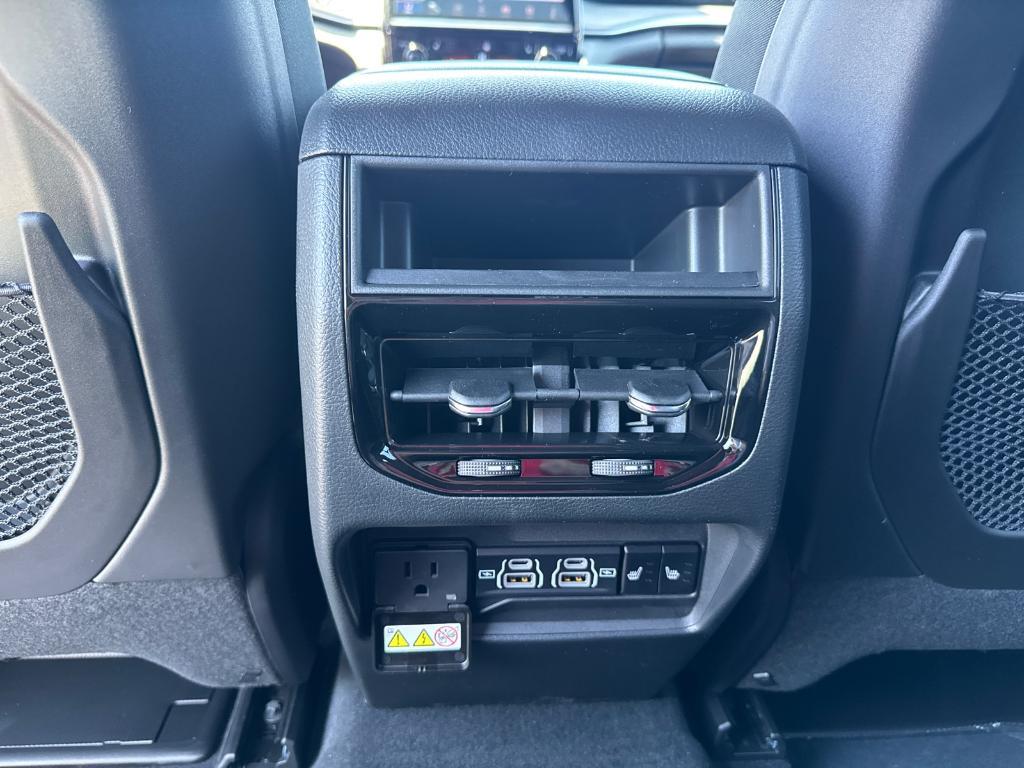 new 2025 Jeep Grand Cherokee car, priced at $38,988