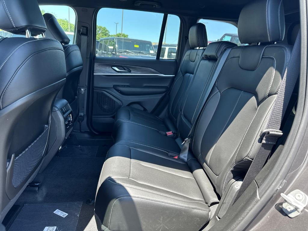 new 2025 Jeep Grand Cherokee car, priced at $38,988