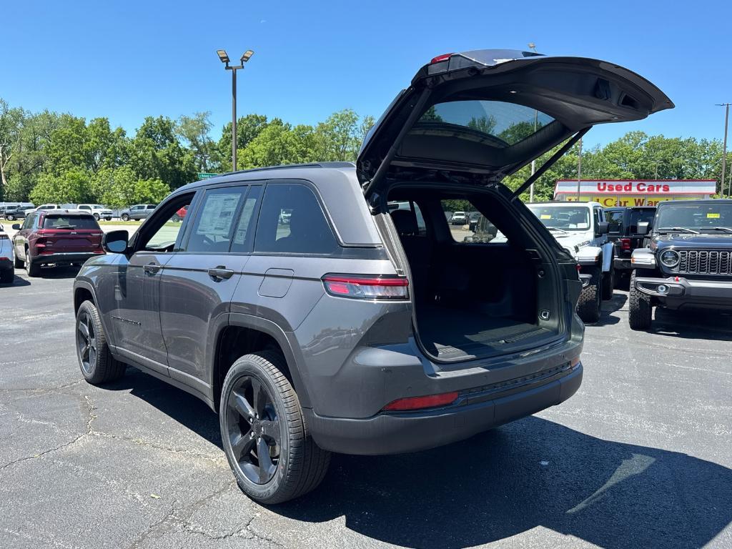 new 2025 Jeep Grand Cherokee car, priced at $38,988