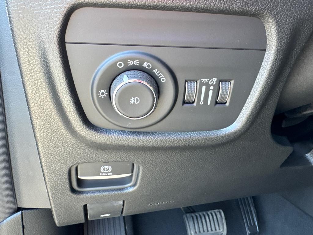 new 2025 Jeep Grand Cherokee car, priced at $38,988