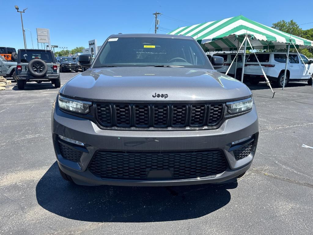 new 2025 Jeep Grand Cherokee car, priced at $38,988