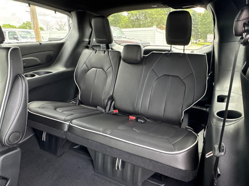 new 2025 Chrysler Pacifica car, priced at $43,988