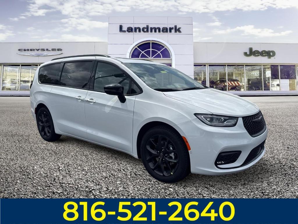 new 2025 Chrysler Pacifica car, priced at $43,988