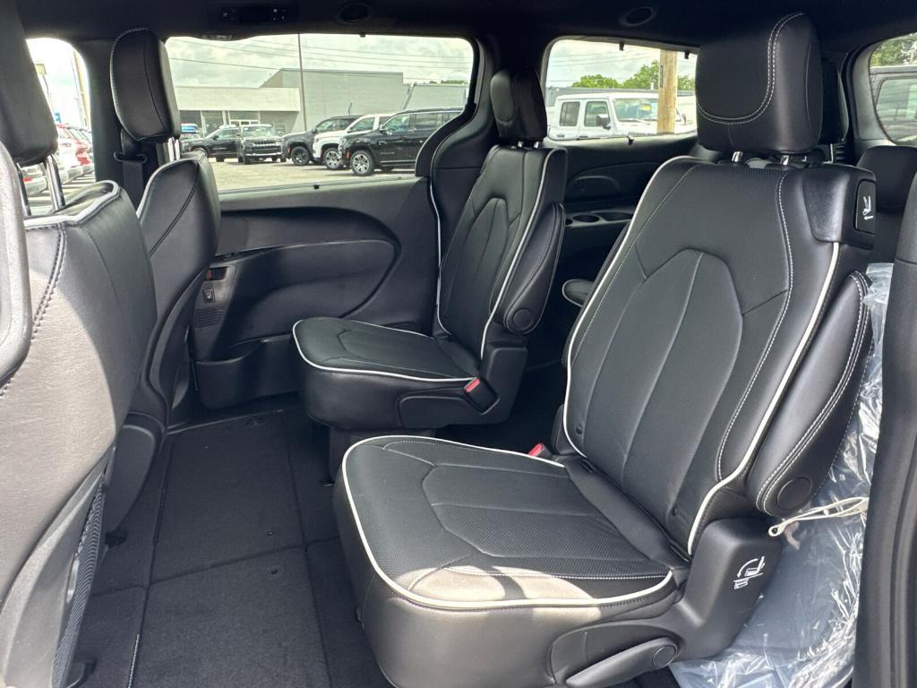 new 2025 Chrysler Pacifica car, priced at $43,988