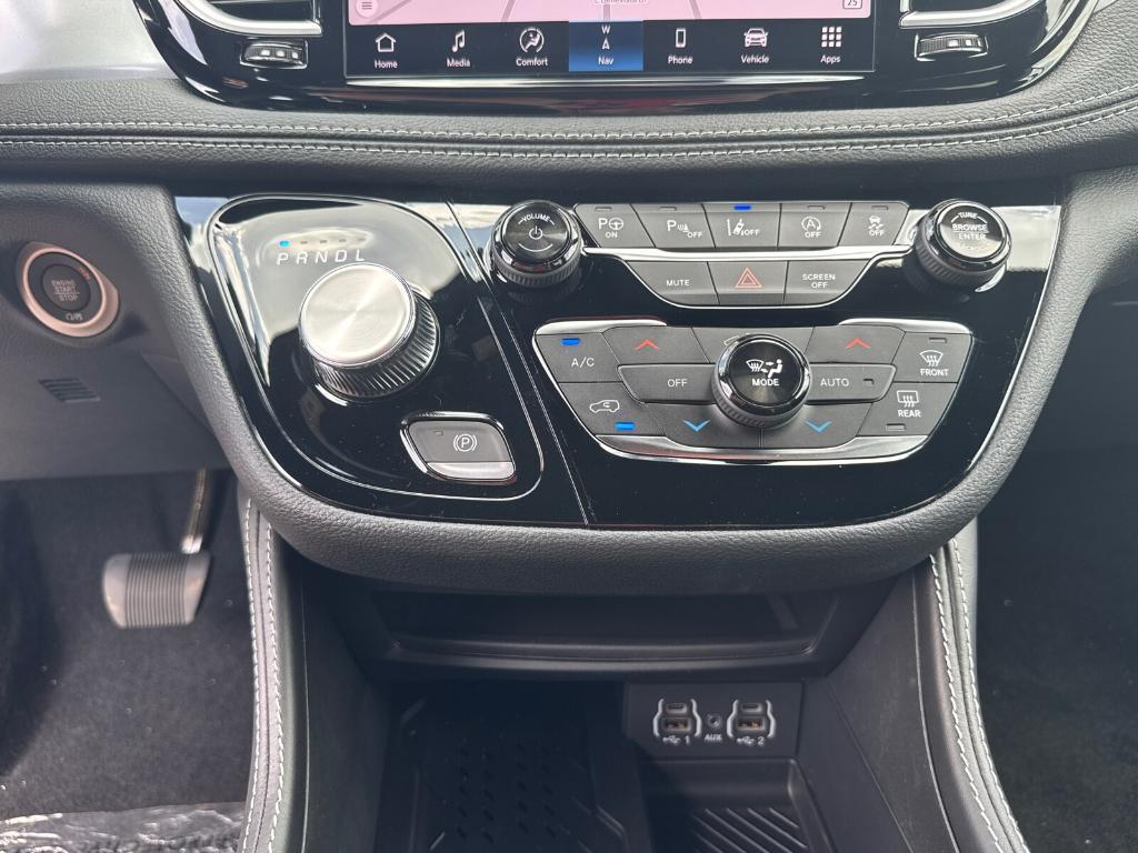 new 2025 Chrysler Pacifica car, priced at $43,988