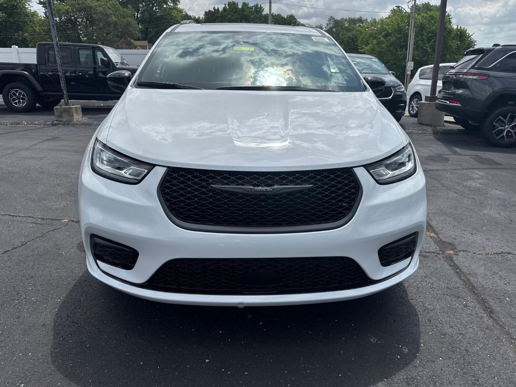 new 2025 Chrysler Pacifica car, priced at $43,988