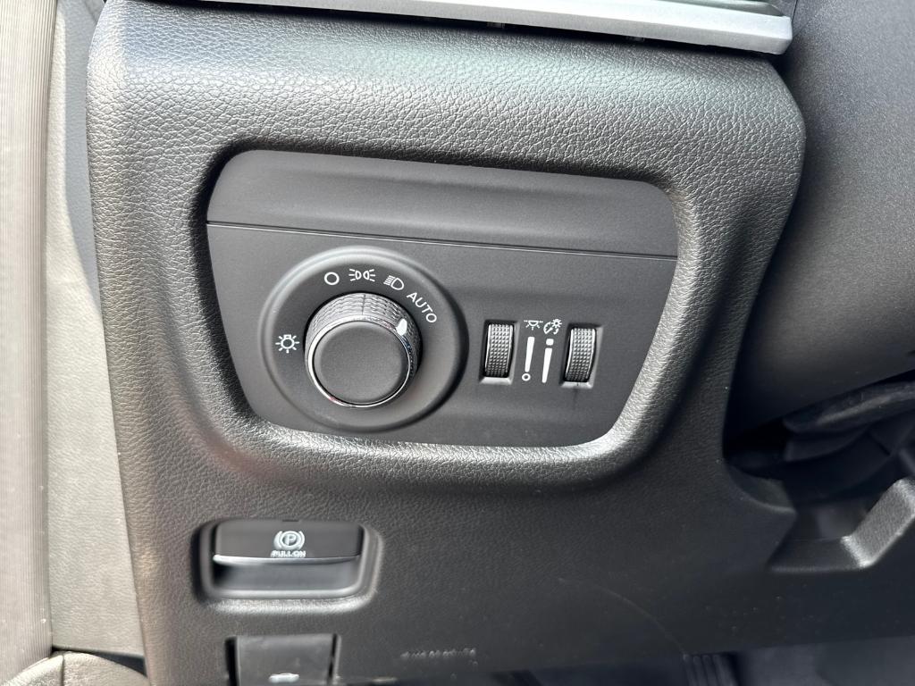 new 2025 Jeep Grand Cherokee L car, priced at $37,988