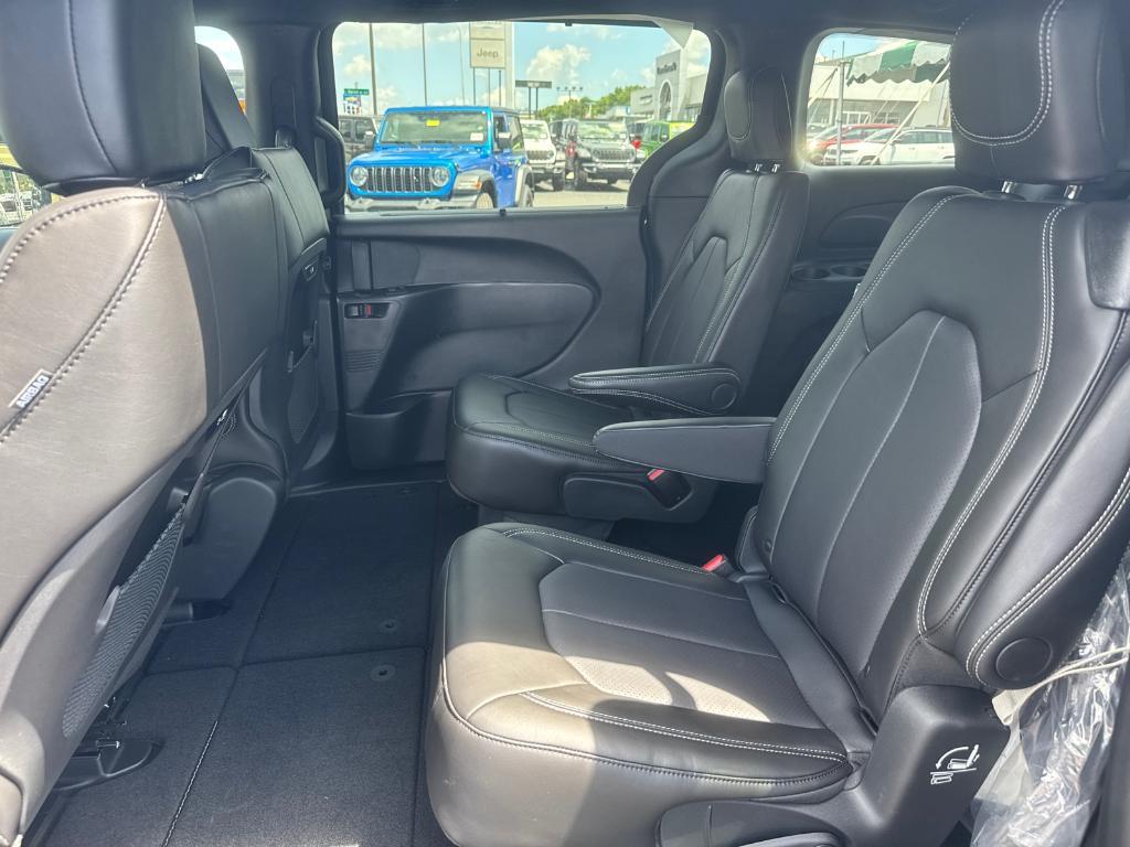 new 2025 Chrysler Pacifica car, priced at $36,988