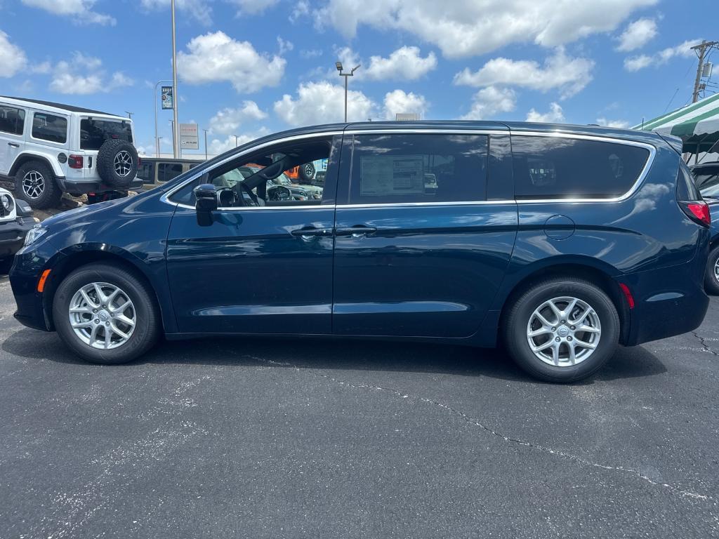 new 2025 Chrysler Pacifica car, priced at $36,988