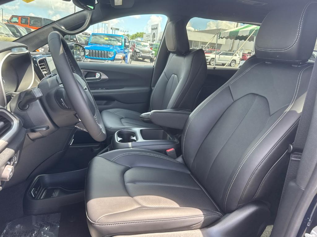 new 2025 Chrysler Pacifica car, priced at $36,988