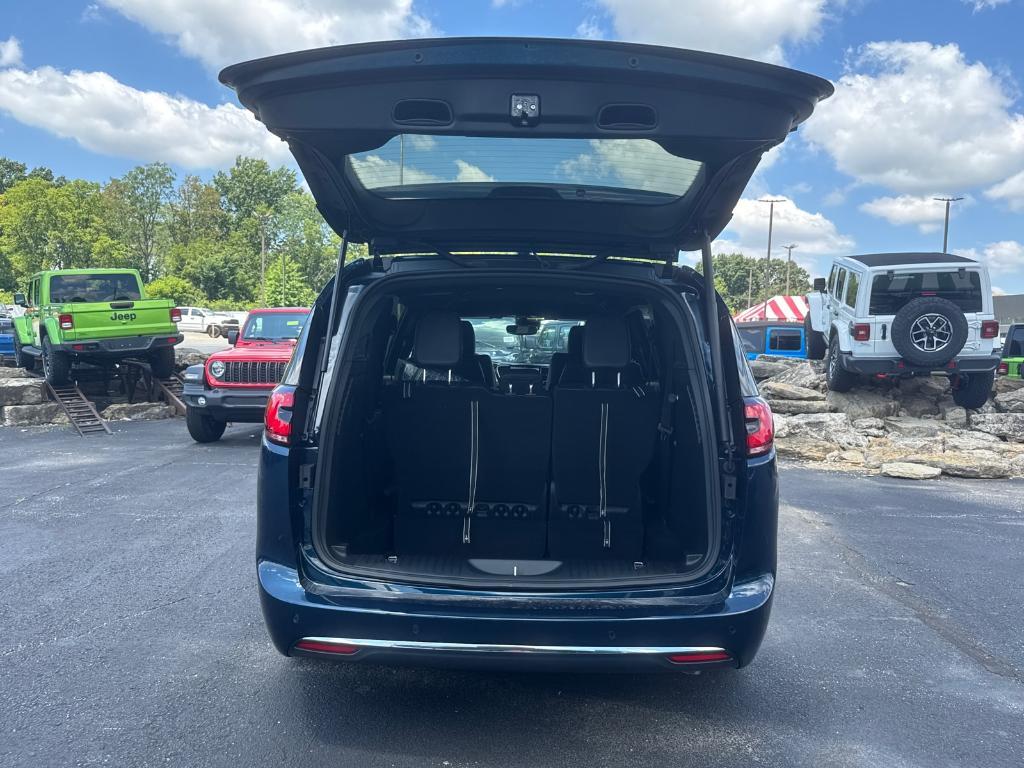 new 2025 Chrysler Pacifica car, priced at $36,988