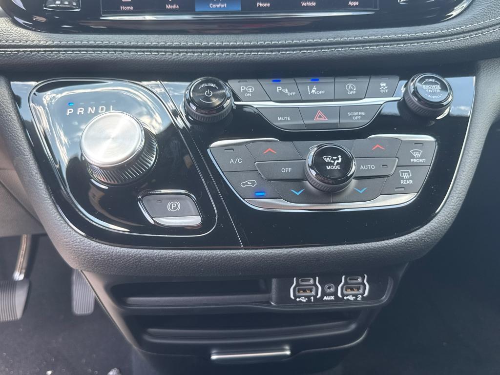 new 2025 Chrysler Pacifica car, priced at $36,988