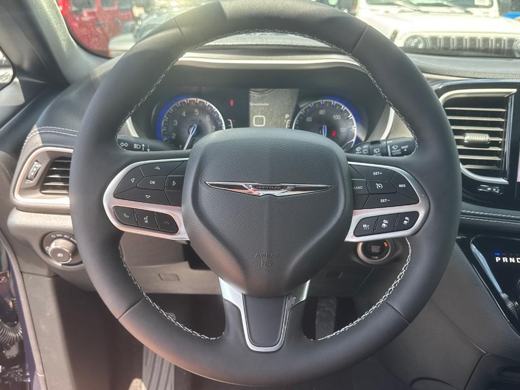 new 2025 Chrysler Pacifica car, priced at $36,988