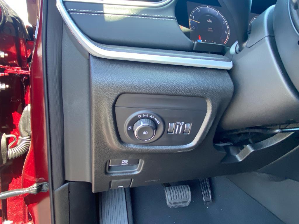 new 2024 Jeep Grand Cherokee car, priced at $52,920