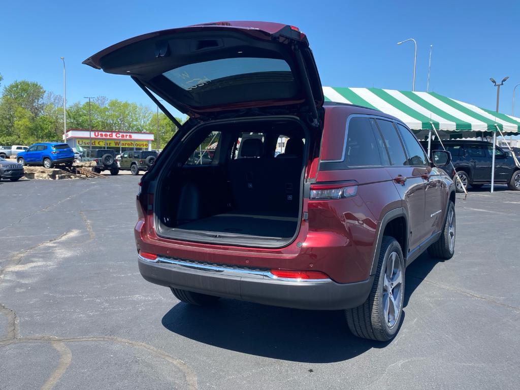 new 2024 Jeep Grand Cherokee car, priced at $52,920