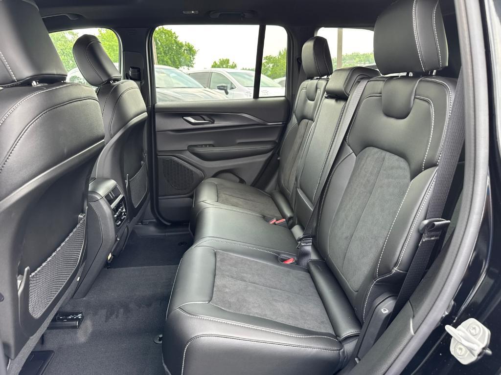 new 2025 Jeep Grand Cherokee car, priced at $35,988