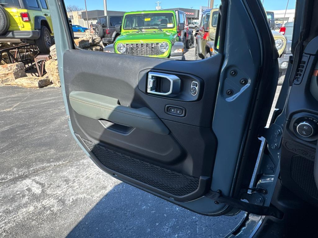 new 2025 Jeep Gladiator car, priced at $46,988