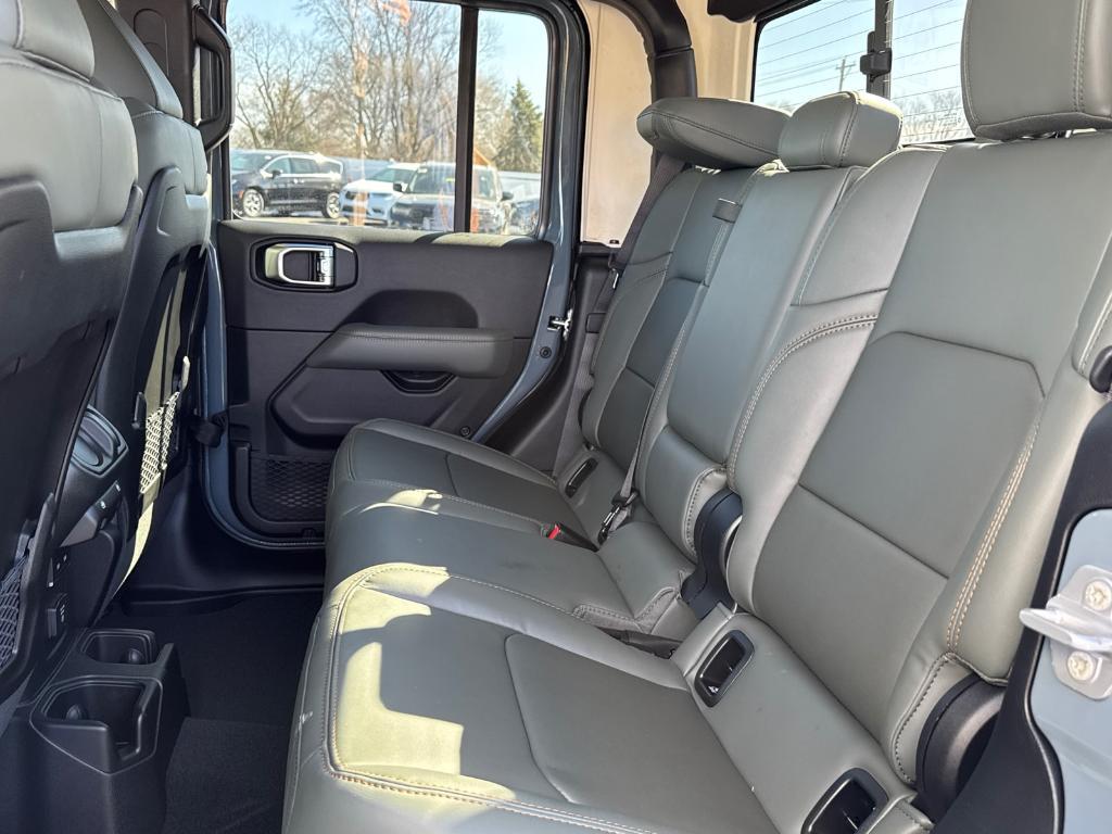 new 2025 Jeep Gladiator car, priced at $46,988