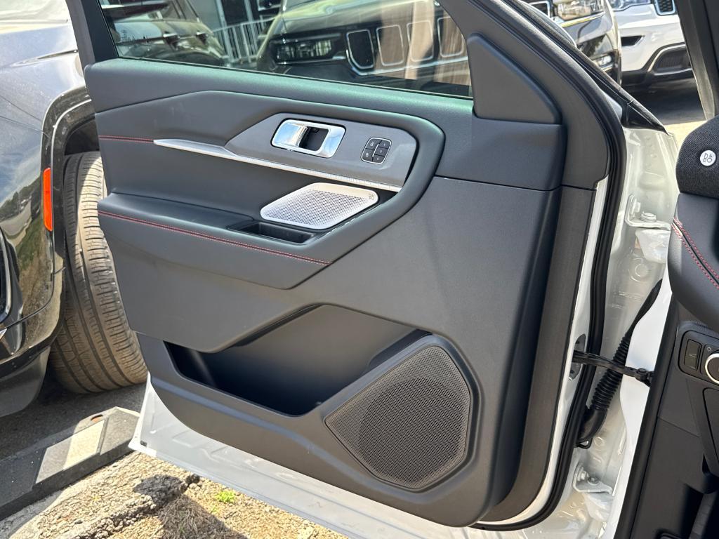 used 2025 Ford Explorer car, priced at $53,788