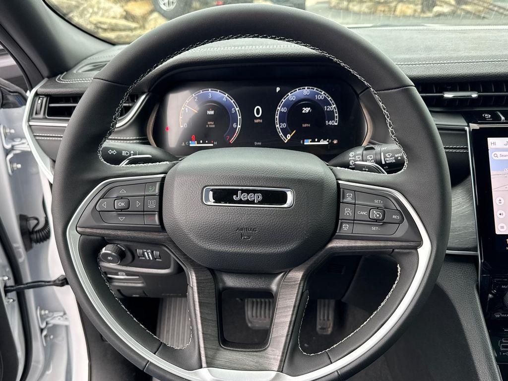 new 2025 Jeep Grand Cherokee car, priced at $35,988