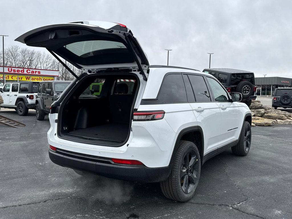 new 2025 Jeep Grand Cherokee car, priced at $35,988