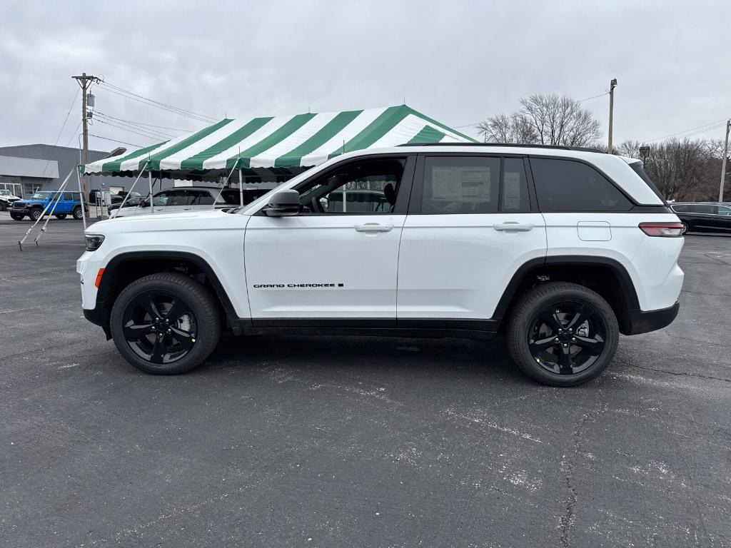 new 2025 Jeep Grand Cherokee car, priced at $40,988