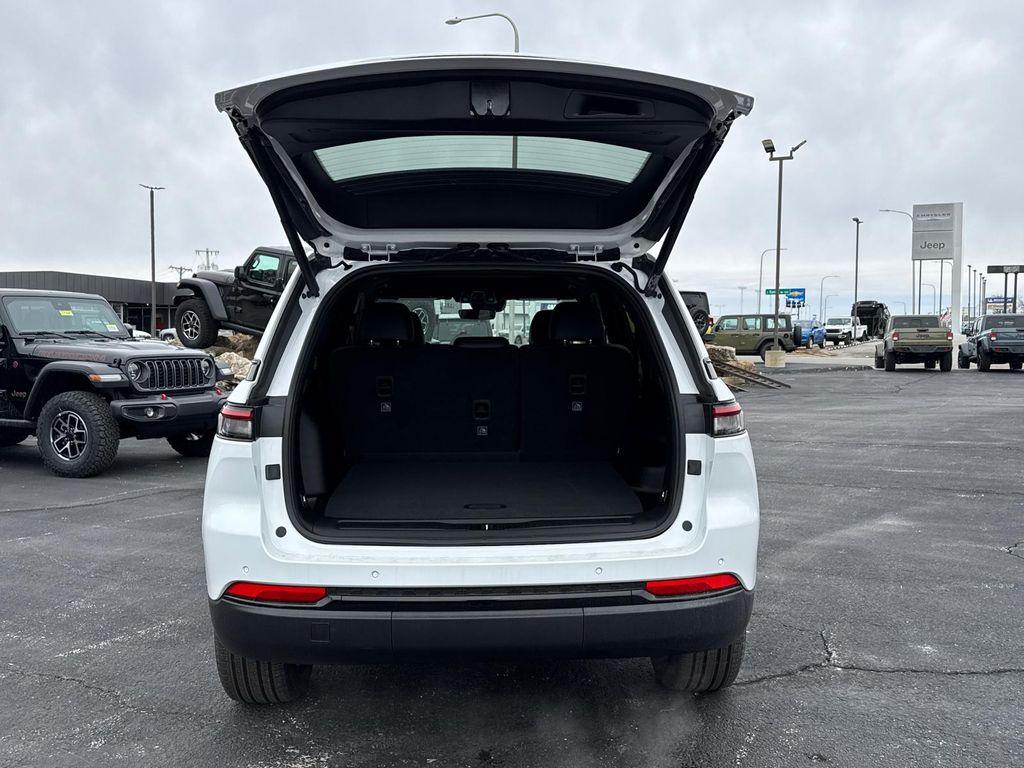 new 2025 Jeep Grand Cherokee car, priced at $35,988