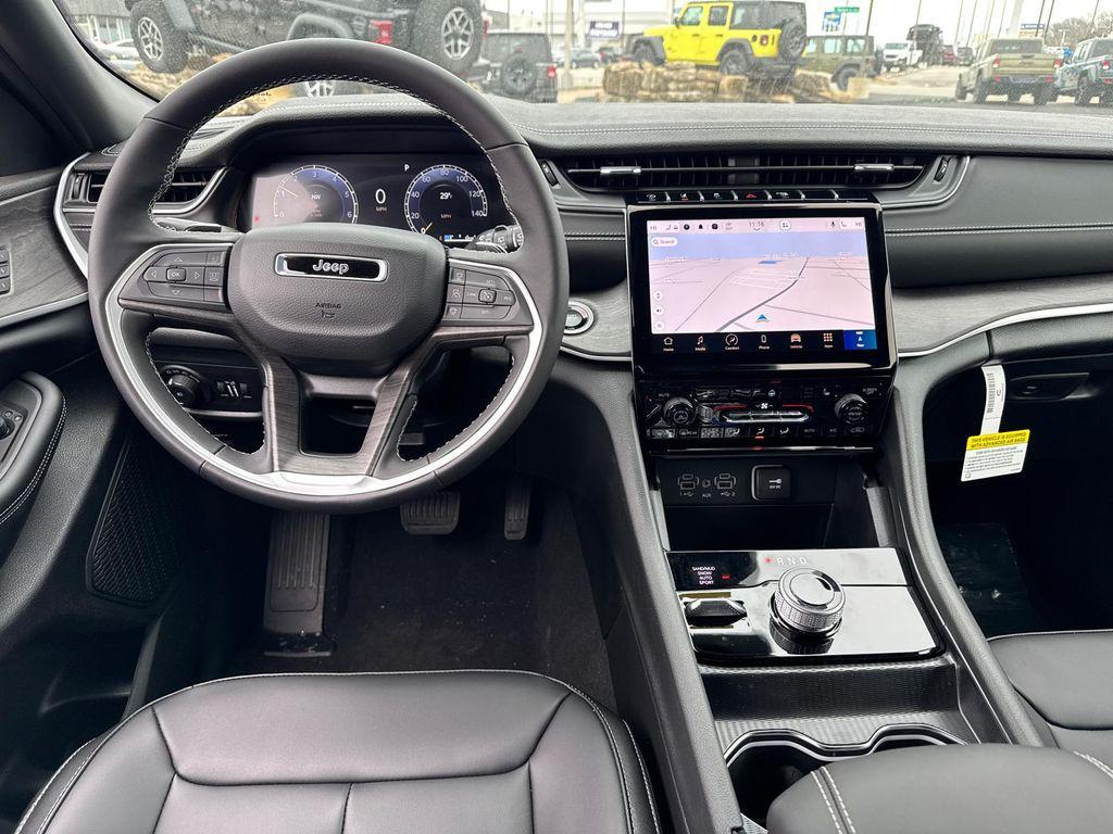 new 2025 Jeep Grand Cherokee car, priced at $35,988