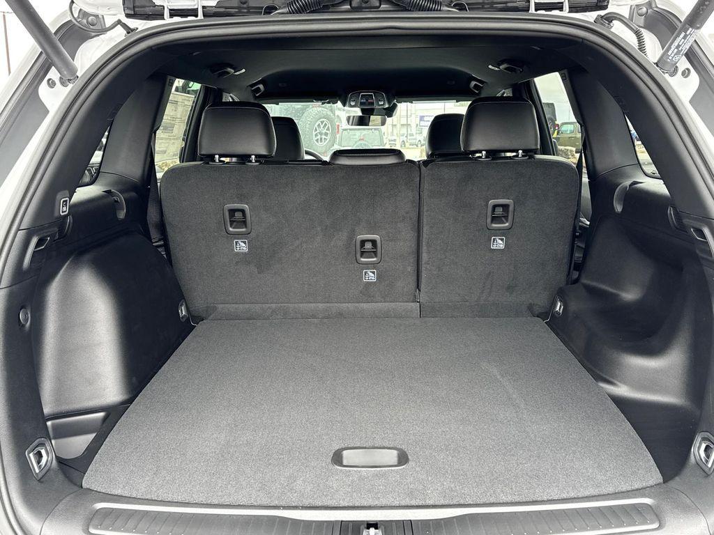 new 2025 Jeep Grand Cherokee car, priced at $35,988