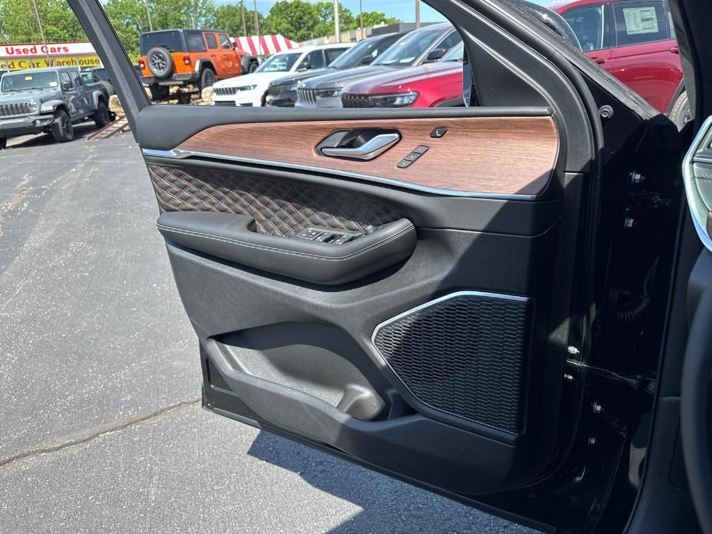new 2025 Jeep Grand Cherokee car, priced at $54,988