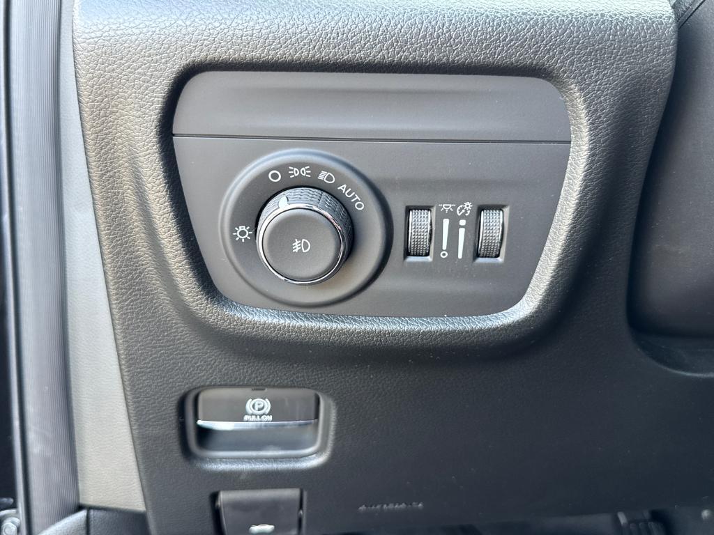 new 2025 Jeep Grand Cherokee car, priced at $54,988