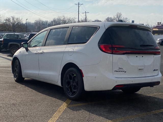 new 2024 Chrysler Pacifica Hybrid car, priced at $43,988