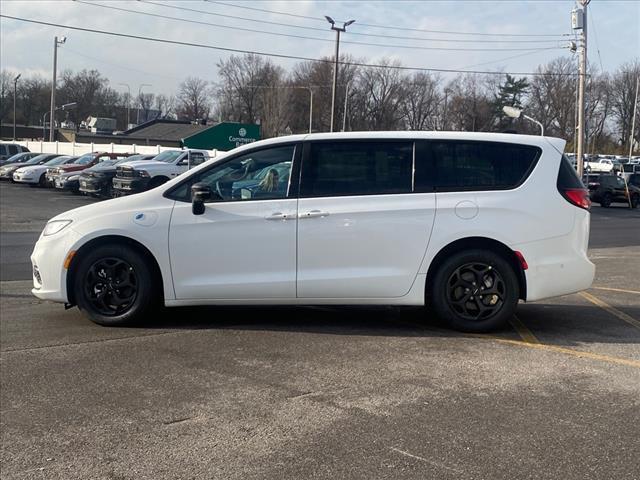 new 2024 Chrysler Pacifica Hybrid car, priced at $43,988