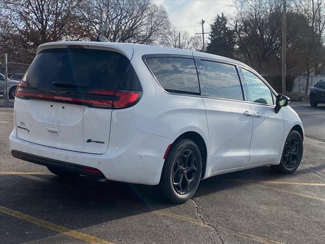 new 2024 Chrysler Pacifica Hybrid car, priced at $43,988