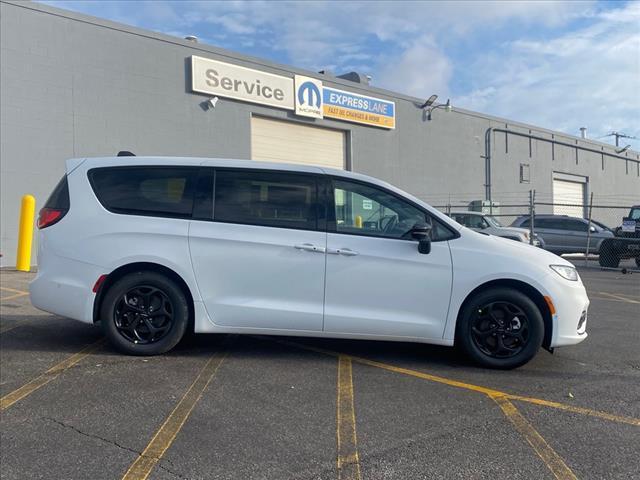 new 2024 Chrysler Pacifica Hybrid car, priced at $43,988